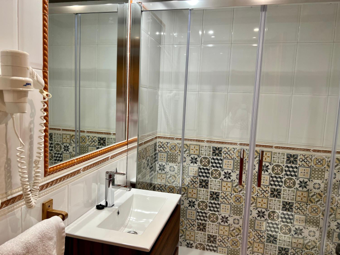 Bathroom 3, Hotel El Curro, Jaén