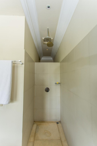 Bathroom 23