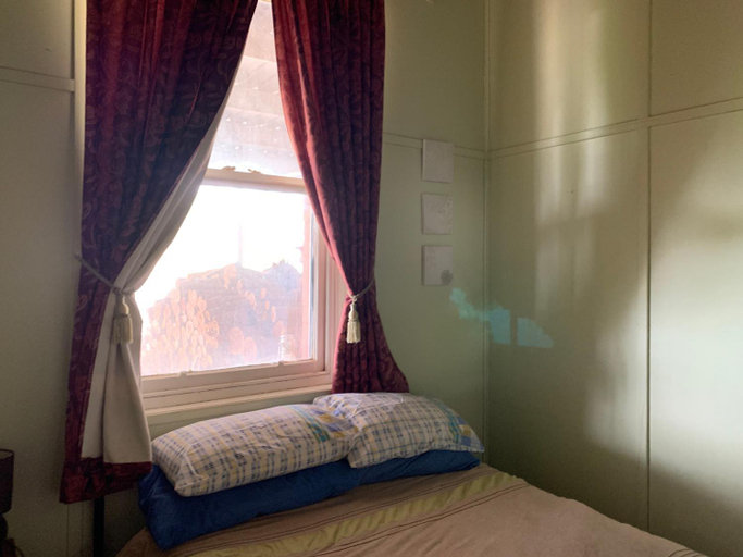 Bedroom 5, Lockhart Railway Hotel, Lockhart