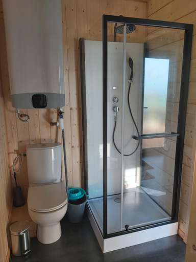 Bathroom 3, Timaro, Hautes-Pyrénées