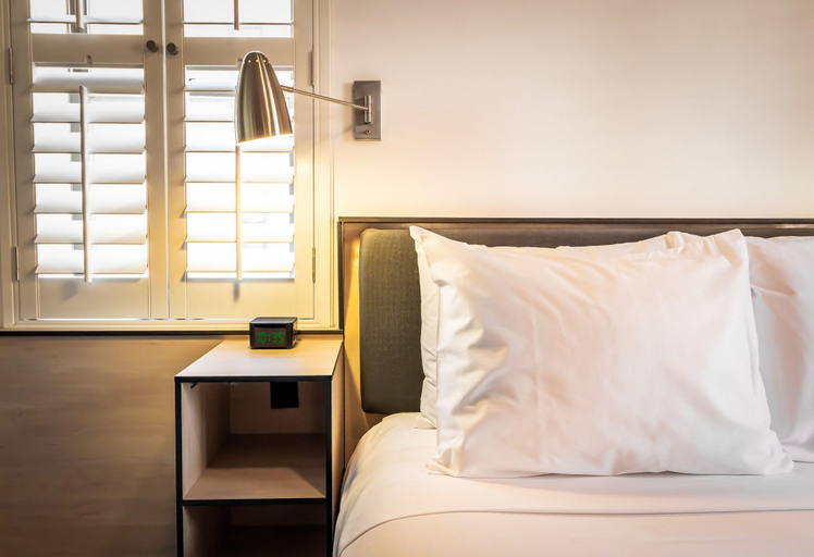 Bedroom 3, Pod 51, New York