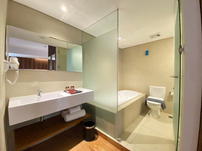 Bathroom 3, Grand Zuri Ketapang, Ketapang