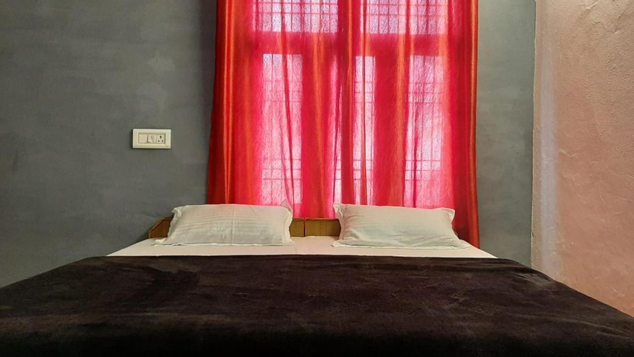 Bedroom 2, Thrillomania Mcleodganj, Kangra