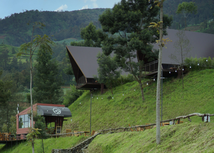 Exterior & Views 10