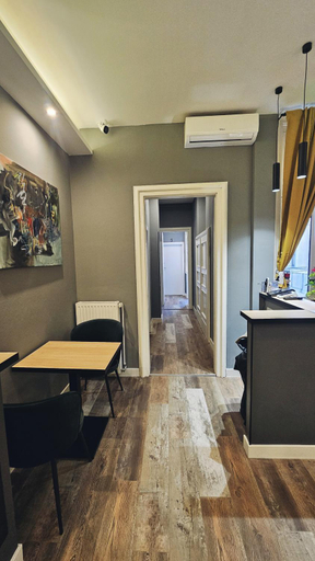 Others 5, B&B President, Zagreb