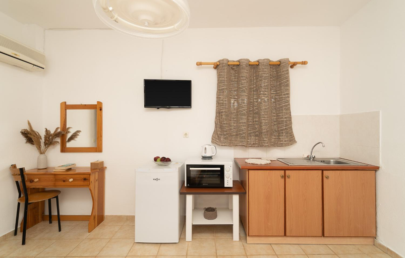 Others 5, Tsimiklis Apartments, Peloponnese