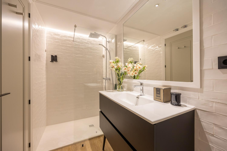 Bathroom 3, Edmond Vibes Puerta del Sol Suites, Madrid