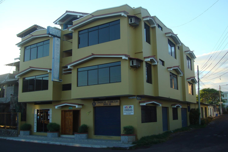 Exterior & Views