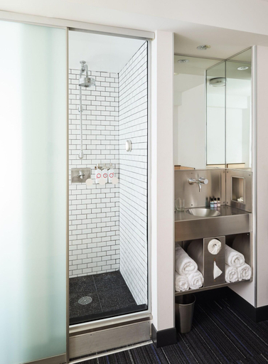 Bathroom 4, Pod 51, New York