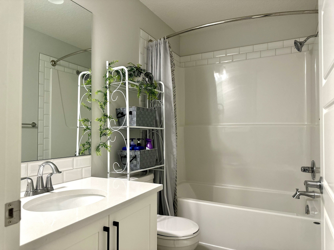 Bathroom 4, Global Family Canada, Division No. 6