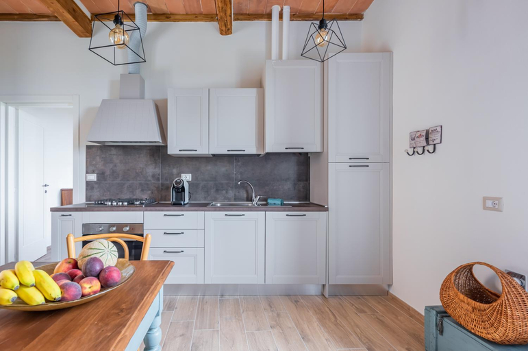 Others 3, Porta Romana Elegant Apartments with Private Parking!, Siena