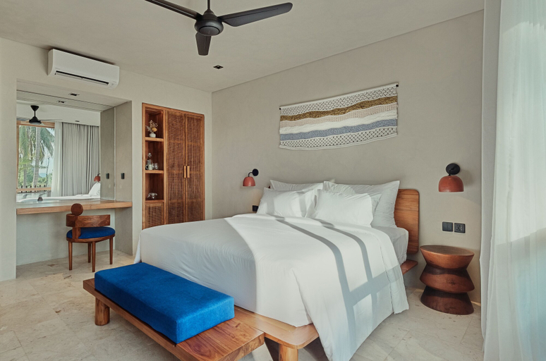 Bedroom 3, Boni Beach Hotel & Restaurant, Lombok