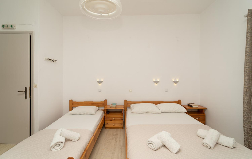 Others 3, Tsimiklis Apartments, Peloponnese