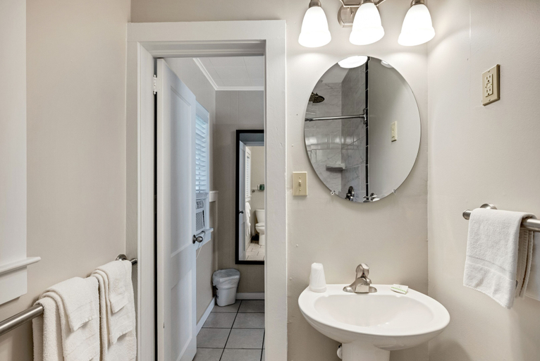 Bathroom 3, Dolphin Oceanfront Motel, Dare