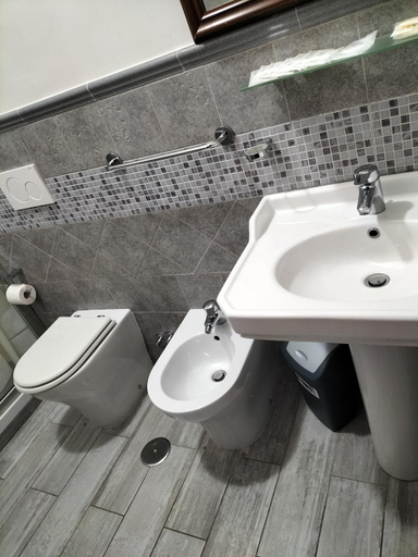 Bathroom 3, Hotel MontReal, Rome