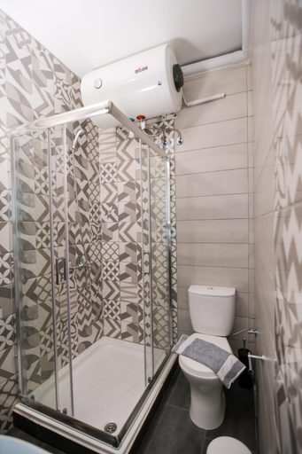 Bathroom 2, Gio Apartments, Epirus