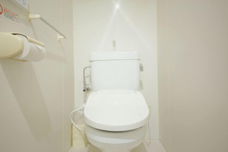 Bathroom 16