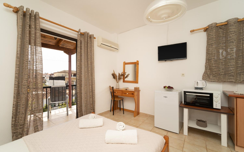 Others 4, Tsimiklis Apartments, Peloponnese