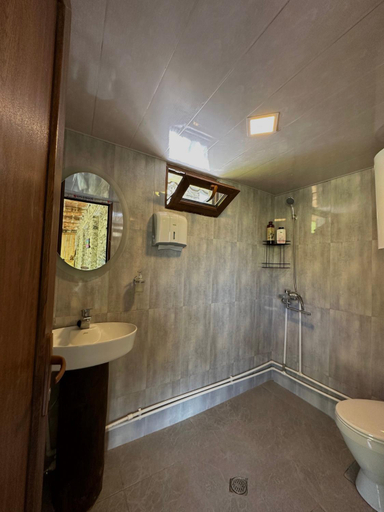 Bathroom, Nanila, Mestia