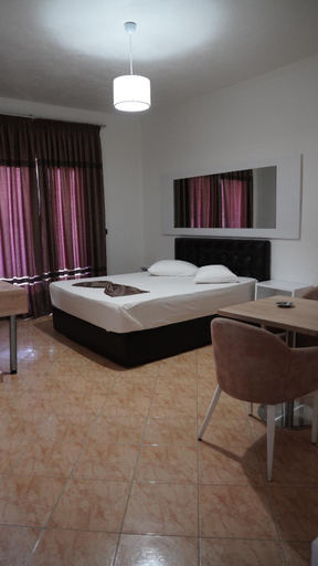 5, Hotel Monte Rei, Lushnjës