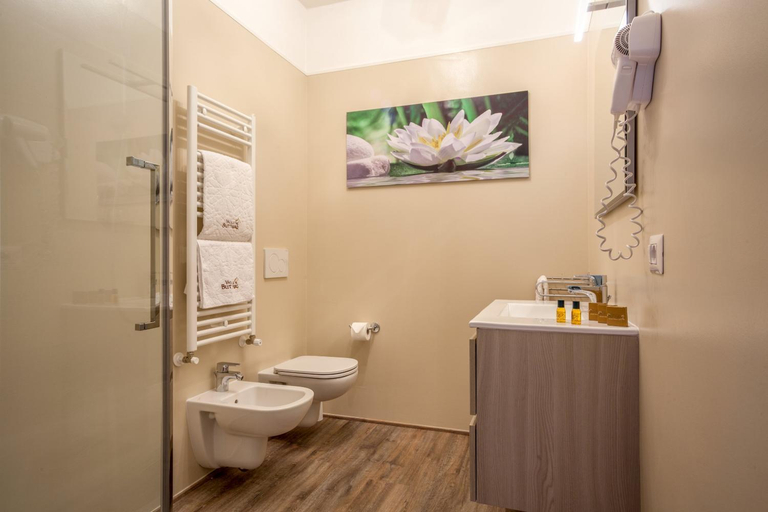 Bathroom 2, Valle Del Buttero, Grosseto