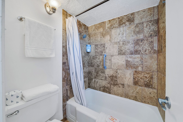 Bathroom 4, Canyons Edge Route 66 Motel, Yavapai