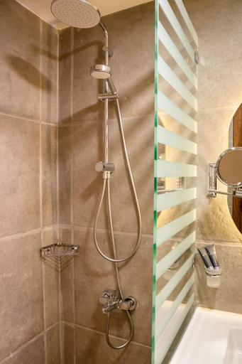 Bathroom 2, Nile Club hotel, Turah