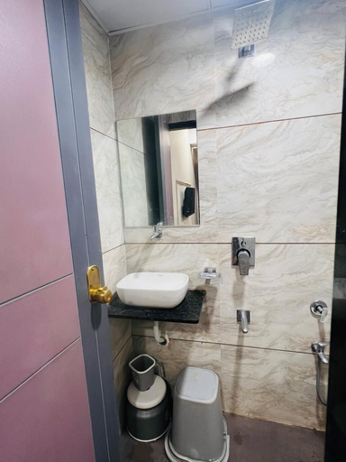 Bathroom 3, 4 Ever Hotel - Surat, Surat