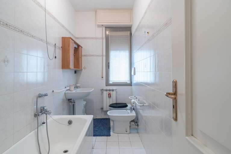 Bedroom 3, Appartamento Elisa 100 metri dal mare, Savona