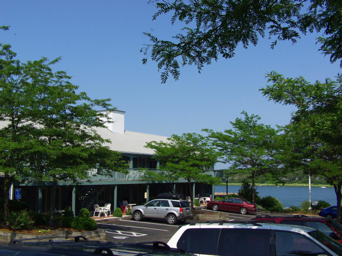 The Cove Motel, Barnstable