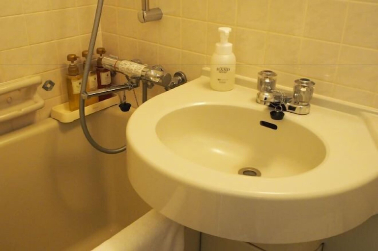 Bathroom 22