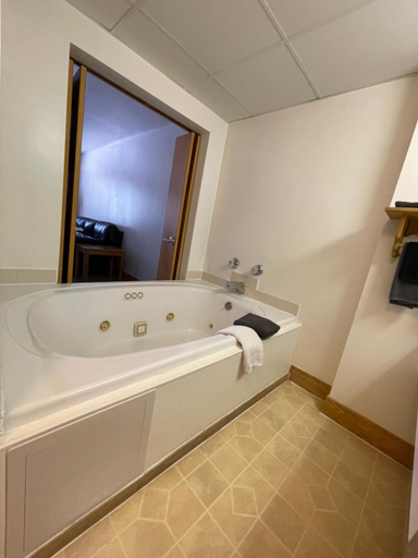 Bathroom 3, AuSable Valley Inn, Oscoda