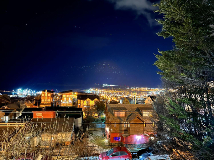 Balcon Austral beautiful apartment with incredible views of the mountains and the city, Ushuaia