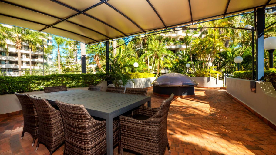Food & Drinks 5, Aristocrat Apartments, Gold Coast