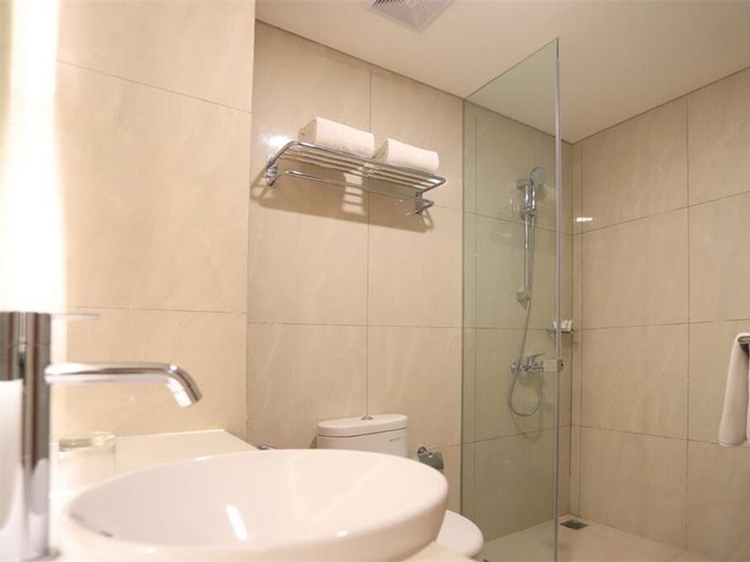 Bathroom 4, Luxury Inn Arion Hotel, East Jakarta