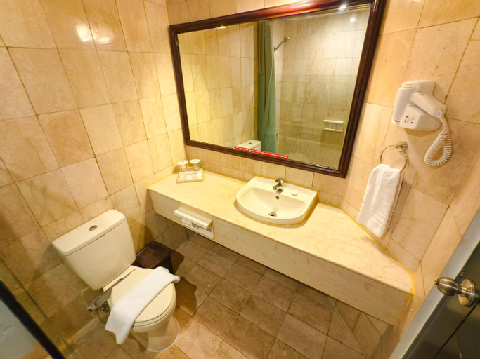 Bathroom 19