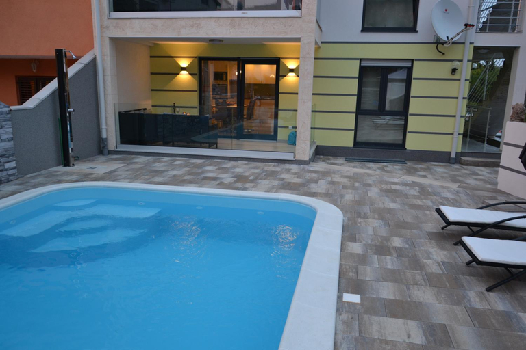 Others 1, Villa Patricia, Stari Grad