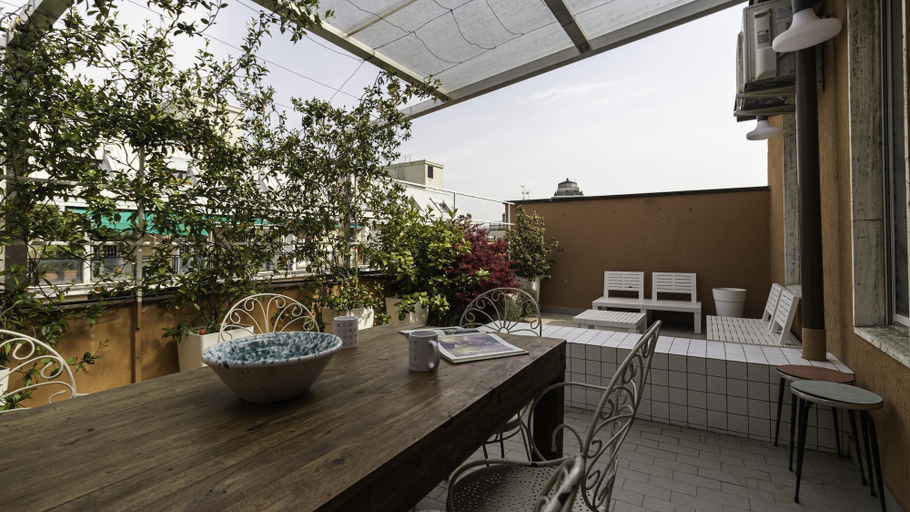 Others 5, Italianway - Moroni 19, Milano