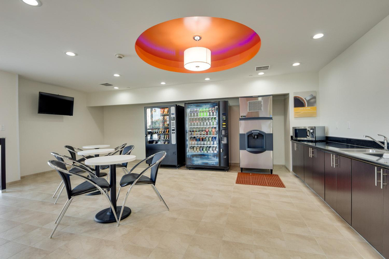 Public Area, Motel 6 Tulsa, OK, Tulsa