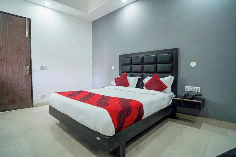 Bedroom, Hotel Pingla Residency, Delhi