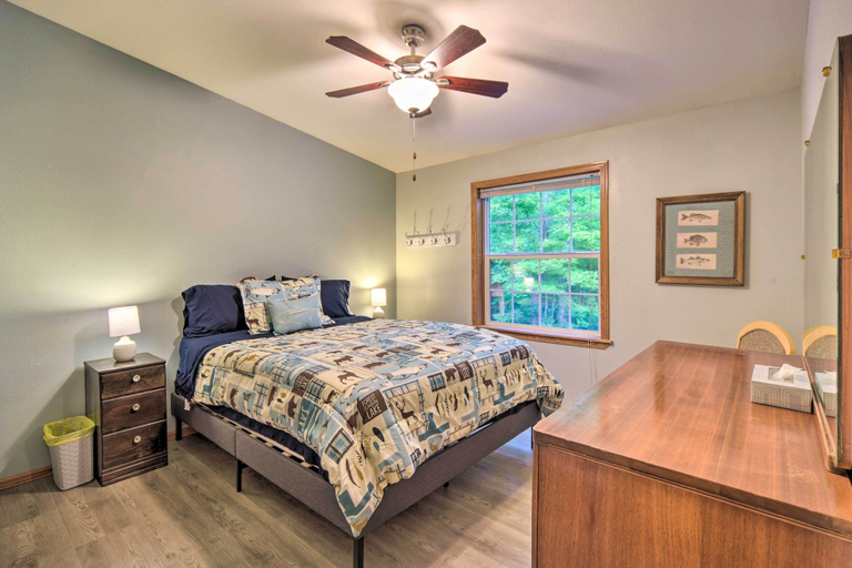 Bedroom 2, Tranquil Cabin Getaway Near Red Cedar Lake!, Barron