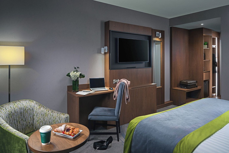Bedroom 2, Carlton Hotel Dublin Airport Hotel, Dublin