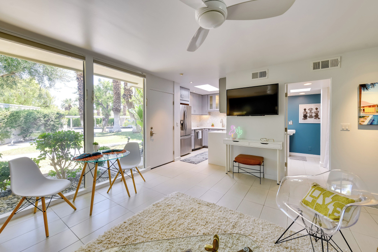 Others 5, Chic Palm Springs Condo w/ Pool, Patio & Fire Pit, Riverside