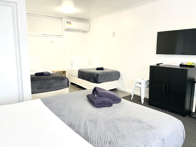 Bedroom 3, Avenue Motel, Ballarat  - Inner North