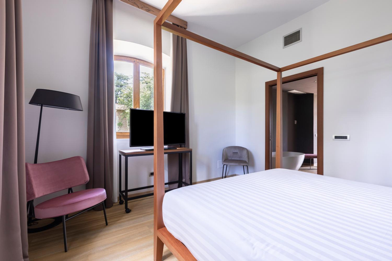 Bedroom 13