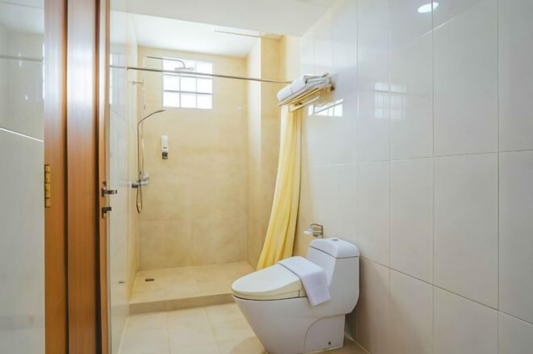 Bathroom 8