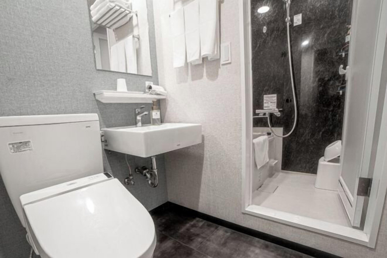 Bathroom 18