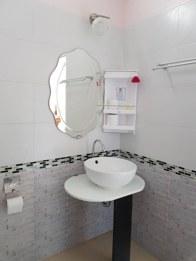 Bathroom 3, Summer House 2, Takua Pa