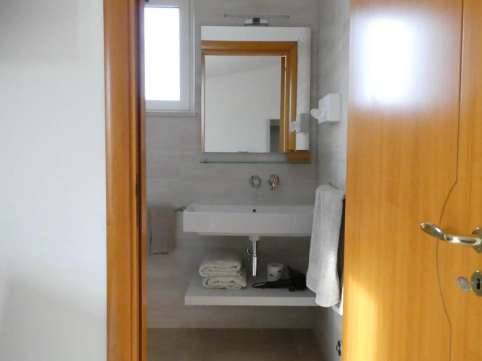 Bathroom 5, Villa Vesta, Foggia