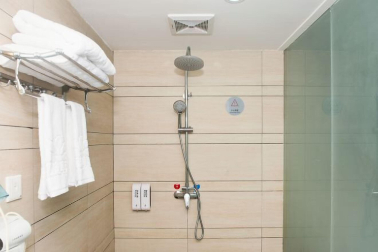 Bathroom 3, Jinxin Yixiang Hotel, Meizhou